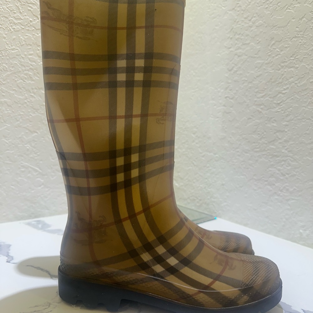 Burberry Black Textured Sole